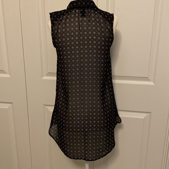 H&M button down top - Picture 2 of 4